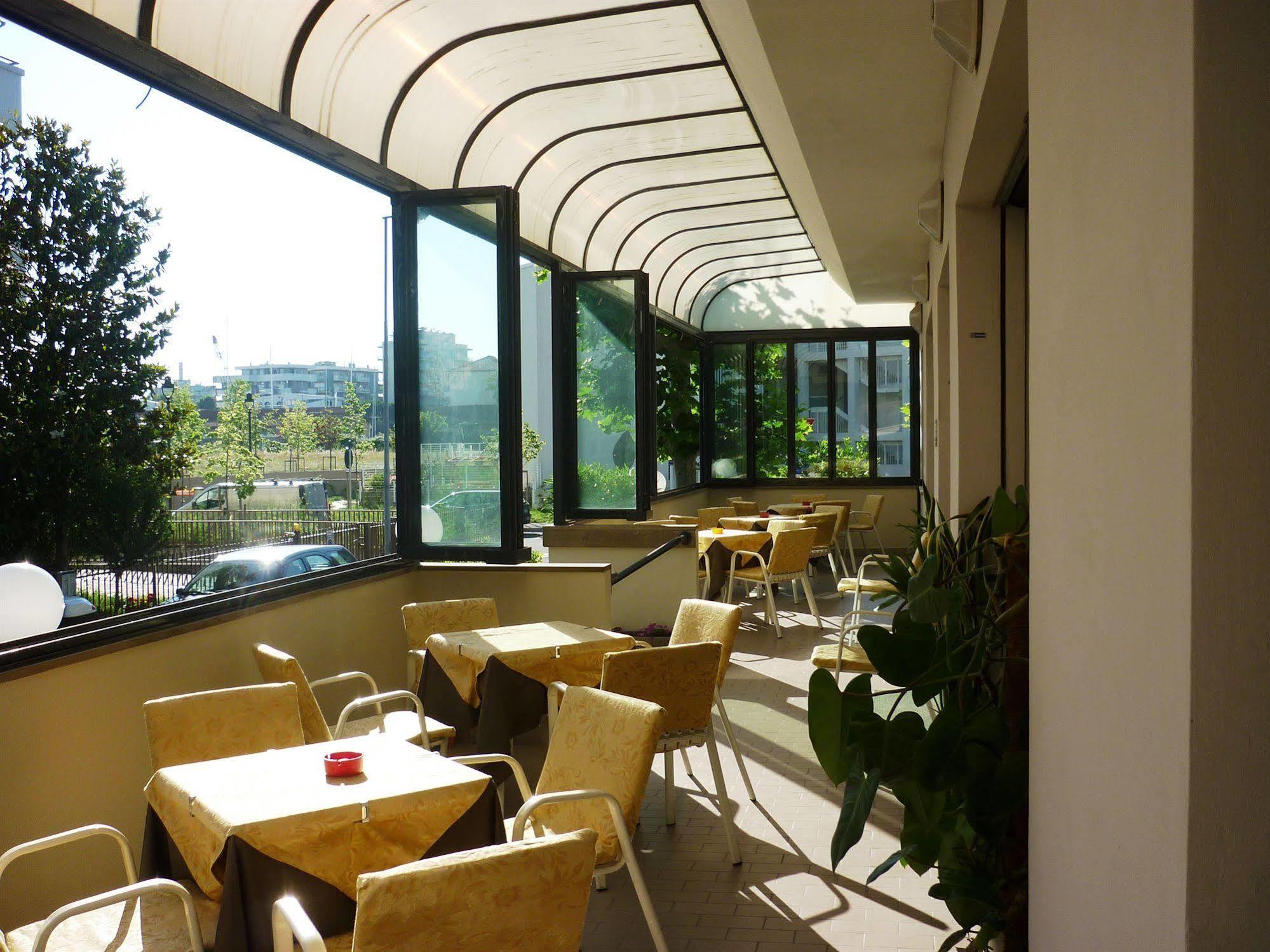Hotel Gladiola Rimini Ngoại thất bức ảnh